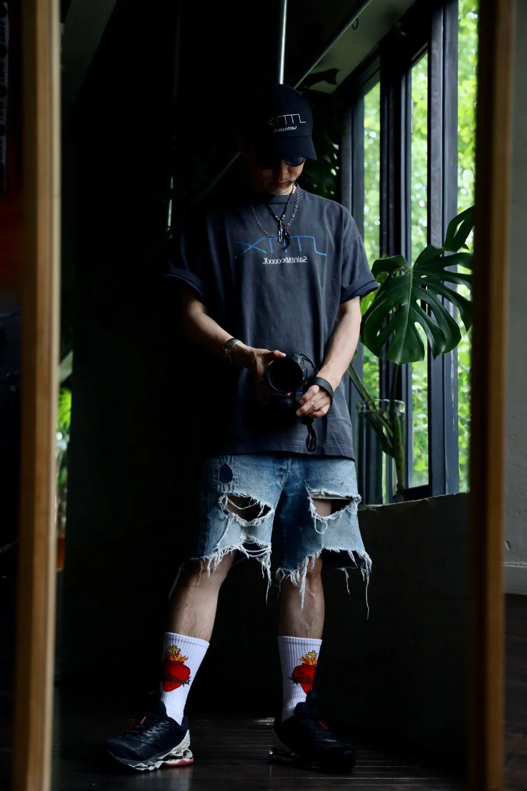 SAINT Mxxxxxx SM6 TEE/BLK latest model SM6 basic LOGO printed TEE, washed black S-XL, garment dyeing, heavy washing to make old, hanging holes, highly restored original printing, correct with anti-counterfeiting angel mark